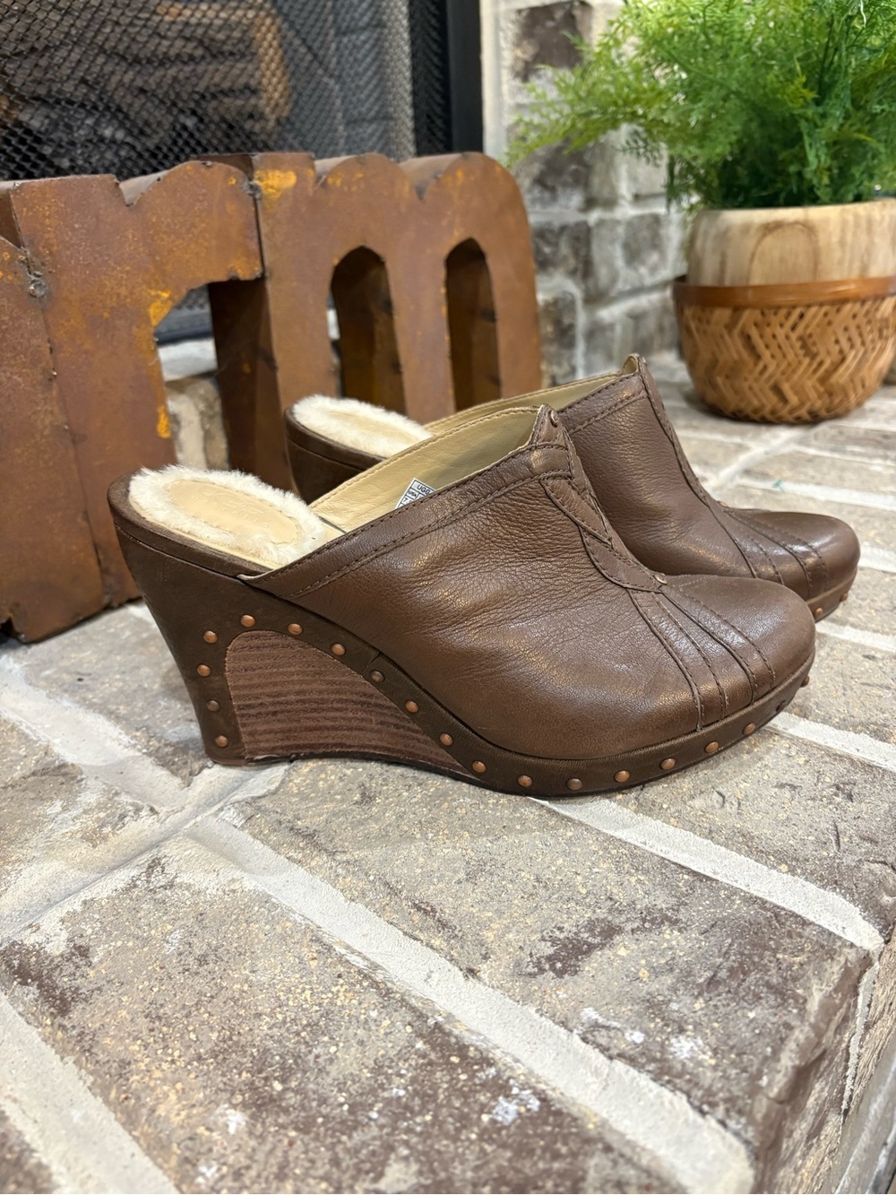UGG Abigail Leather Wedge Clogs Size 7.5